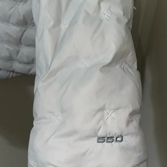 The North Face White Puffer Jacket 550 series - Picture 9 of 15